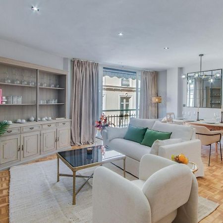 Cervantes Luxury Apartment Malaga Bagian luar foto