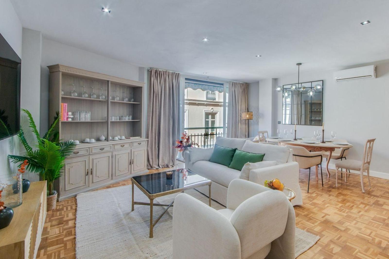 Cervantes Luxury Apartment Malaga Bagian luar foto