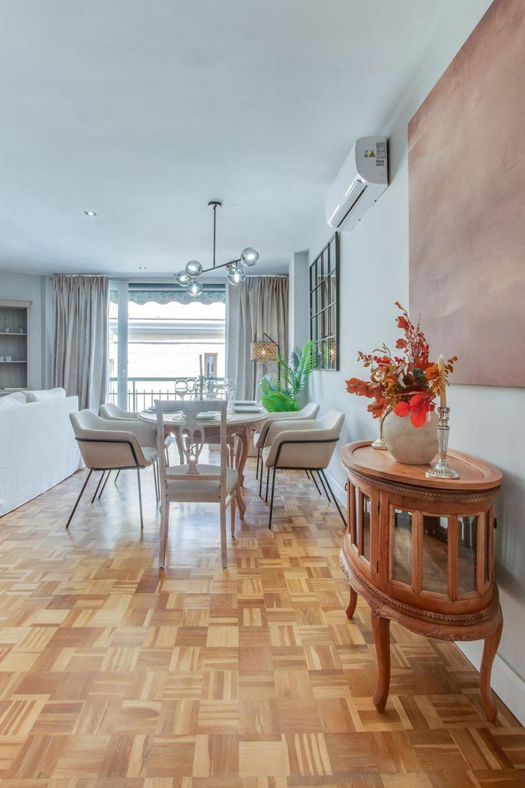 Cervantes Luxury Apartment Malaga Bagian luar foto